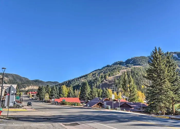 Hike & Bike: Red River Condo Near Fishing!