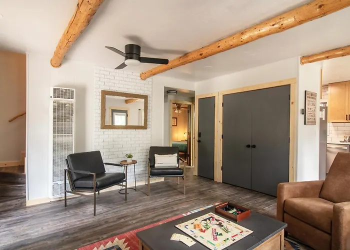 Carson Cabin - King Beds, Mountain Views, Mins To Town