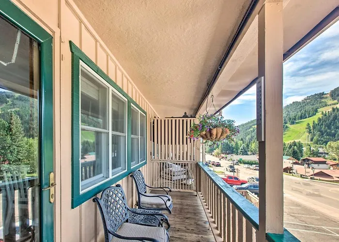 Main St Red River Ski Condo W/ Mountain View!