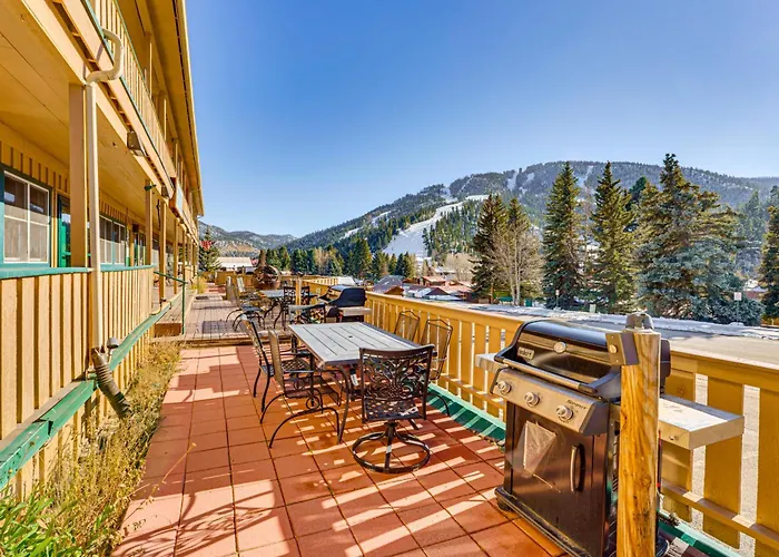 Steps To Main St! Red River Condo W/ Mtn-View Deck