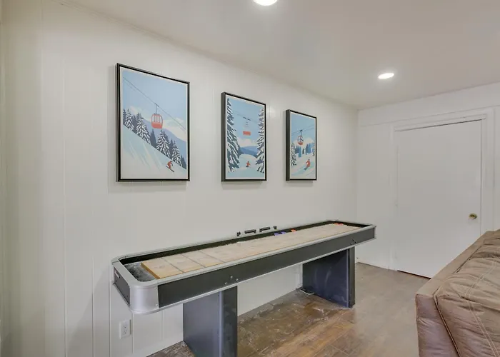 Walkable Location! Mtn-View Condo In Red River